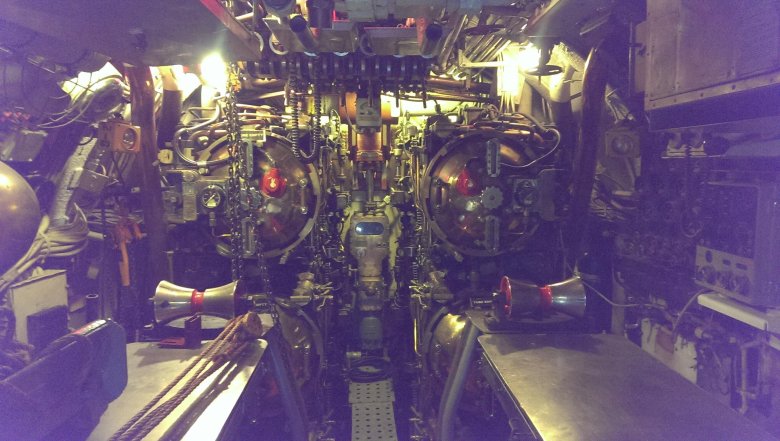 Внутри подводной лодки наутилус