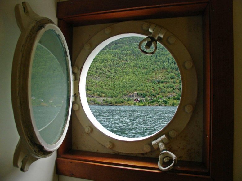 Иллюминатор подводной лодки \ садко\