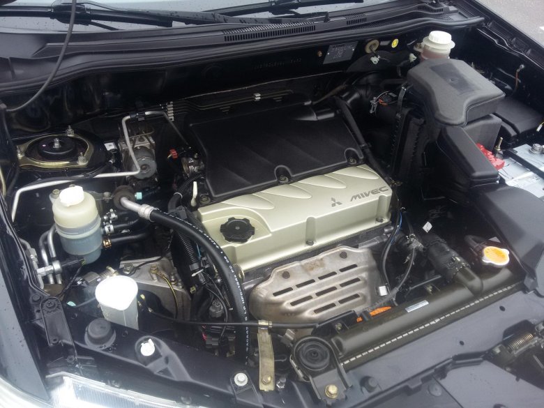 Аутлендер моторный отсек