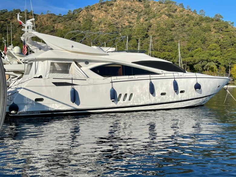Моторная яхта ferretti