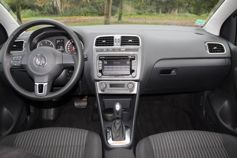 Volkswagen polo sedan 2012 салон