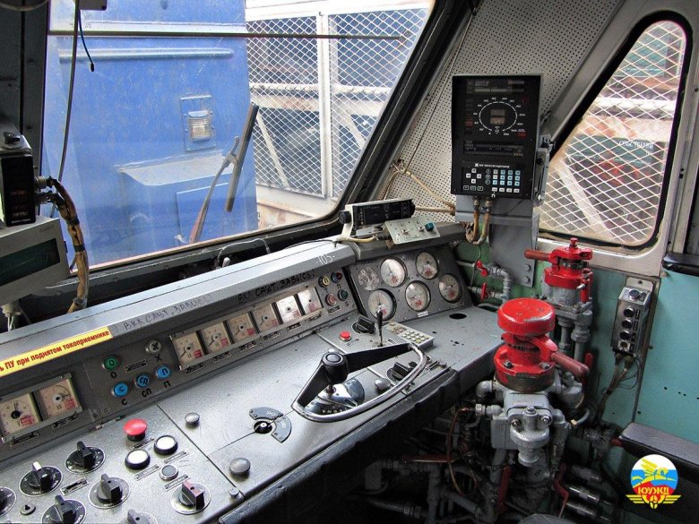 Кабина тепловоза чмэ3