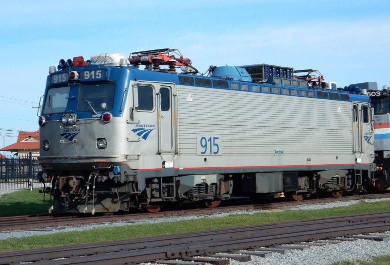 Amtrak (emd aem-7