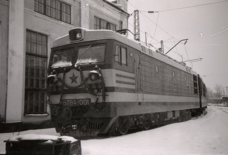 Электровоз вл84 002