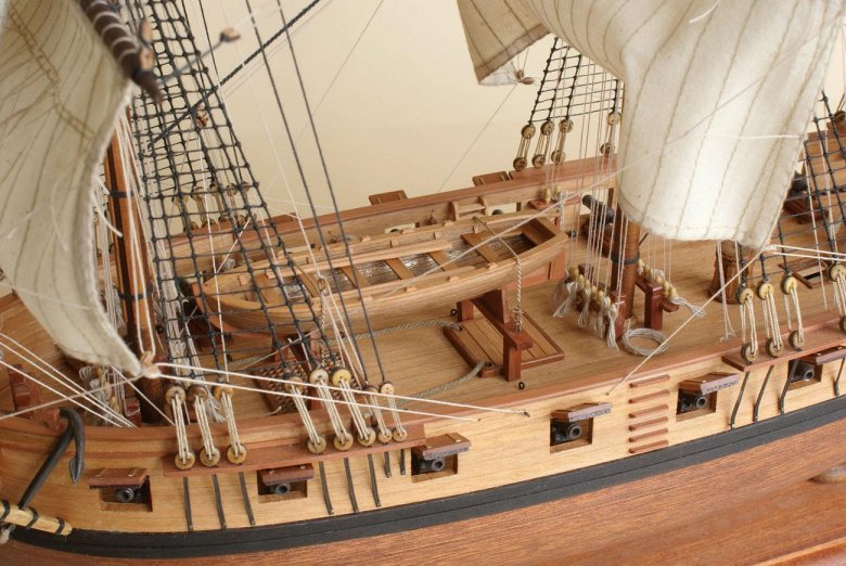 Модель шлюпа надежда