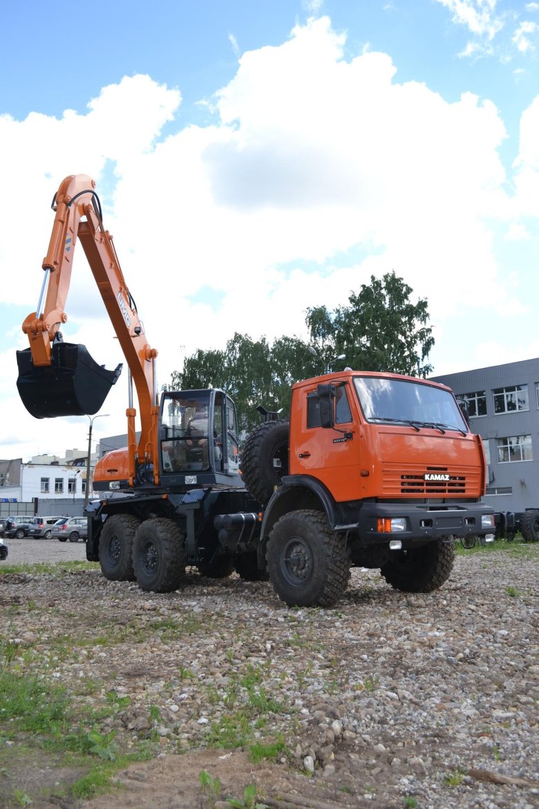 Экскаватор на автомобильном ходу камаз-43118 e195а