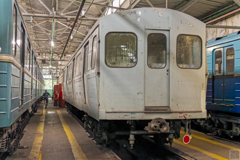 Метровагон 81 715