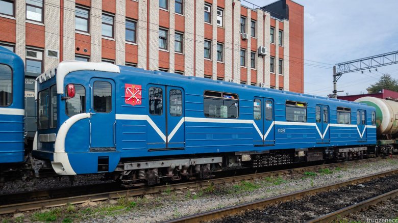 Вагоны метро спб