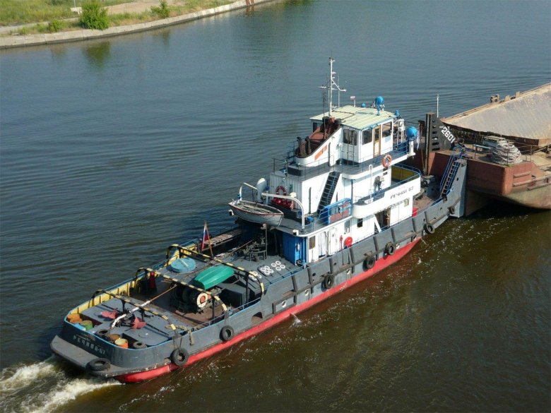 Буксир толкач шлюзовой