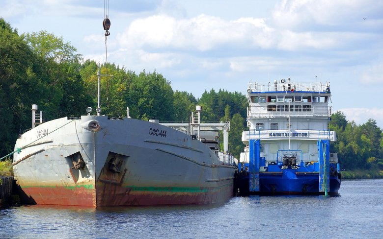 Капитан шитов судно