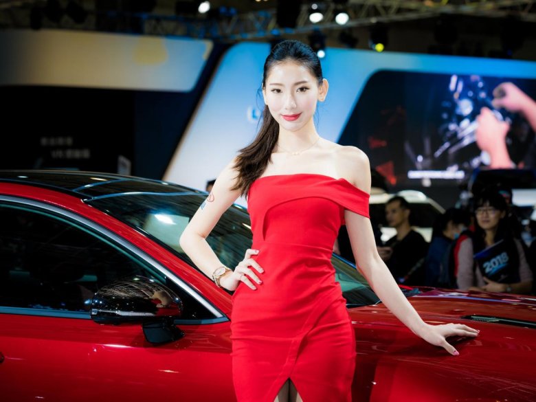 Азиатские модели девушки на выставках