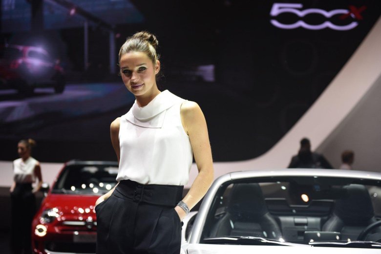 Девушки московского автосалона 2016