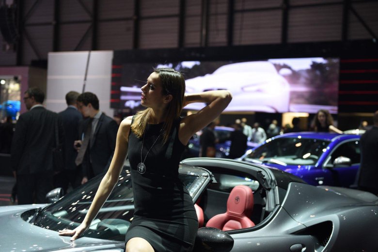 Девушки женевского автосалона