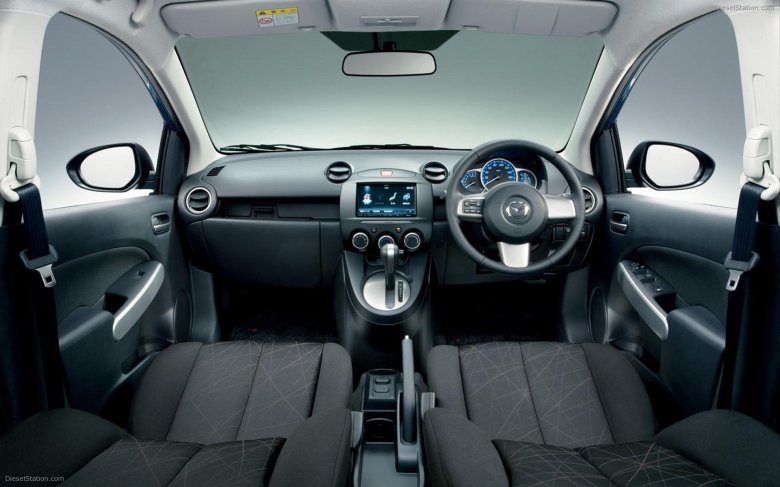 Mazda demio 3 поколение