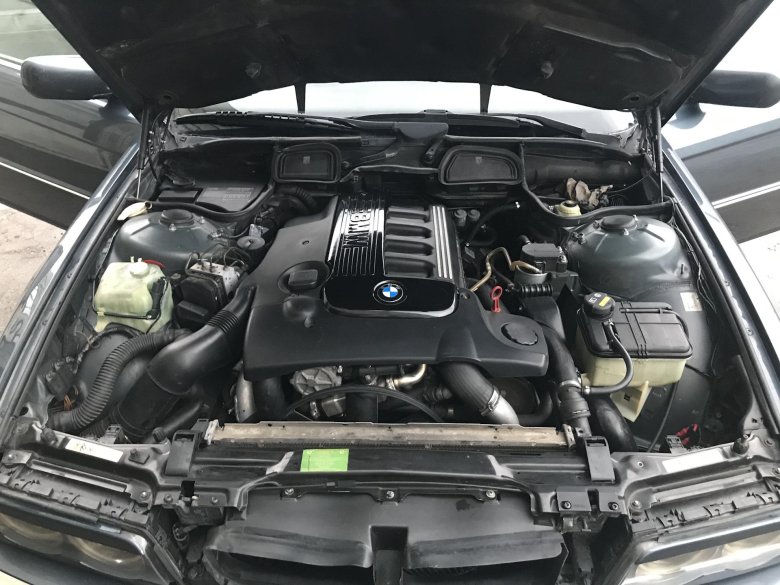 Подкапотка бмв е38