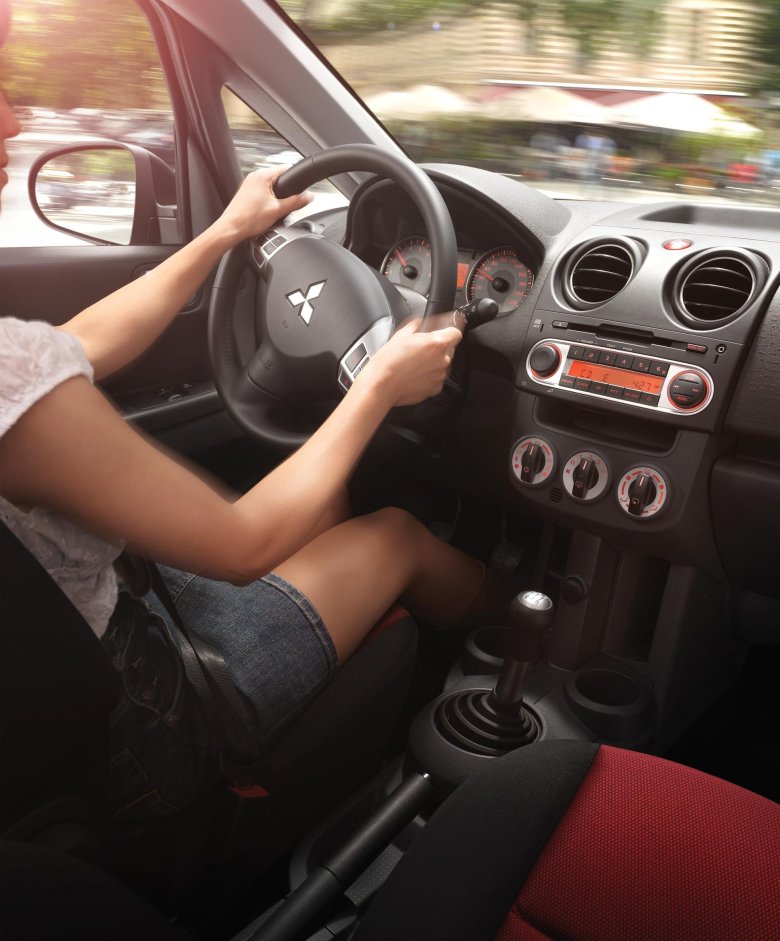 Mitsubishi colt 2006 салон