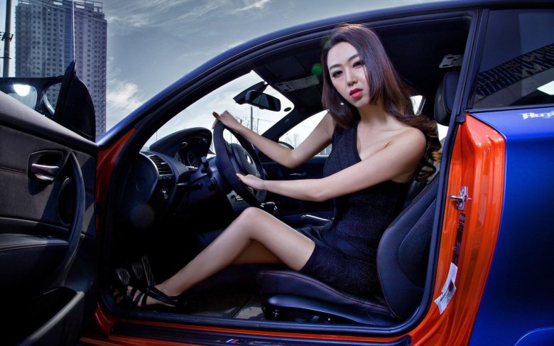 Женщина в автомобиле