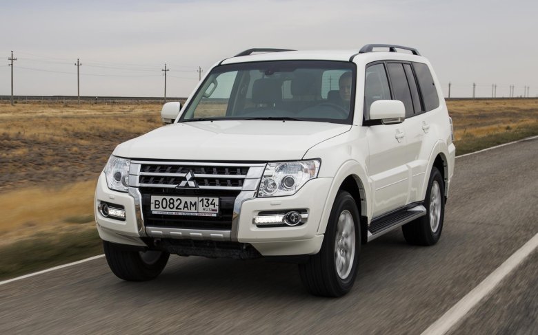 Mitsubishi pajero 4