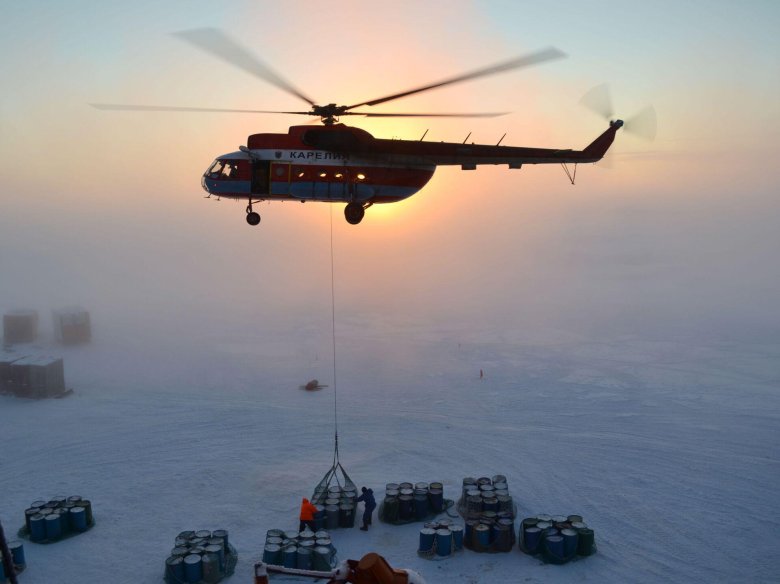 Вертолет арктика