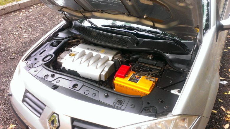 Рено меган 1 классик подкапотное пространство