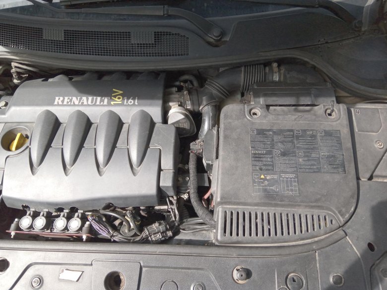 Моторный отсек рено меган 2