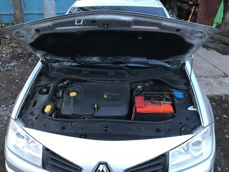 Капот renault