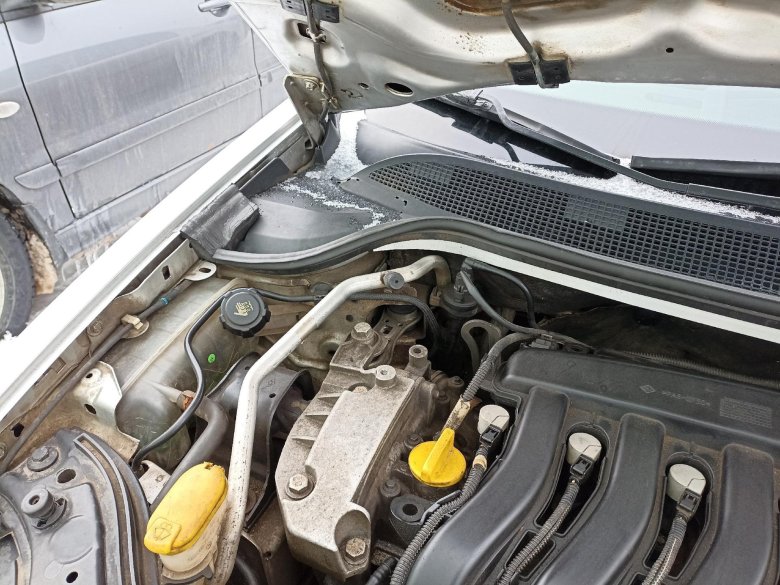 Подкапотное пространство рено дастер