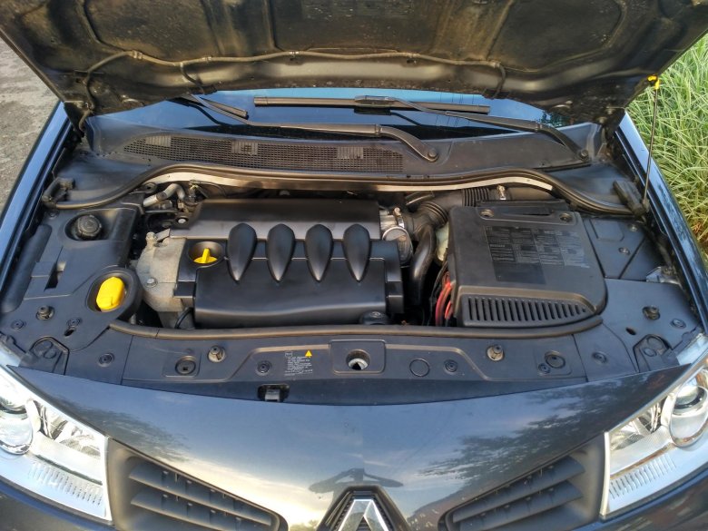 Подкапотный пластик рено меган 2