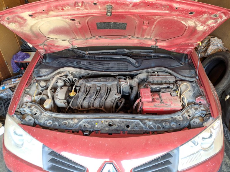 Подкапотка рено меган 2