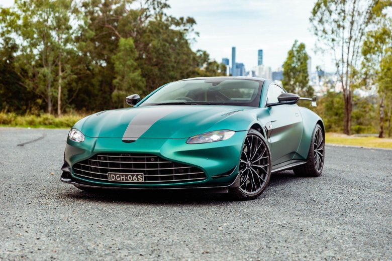 Астон мартин 2021