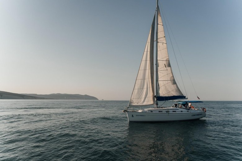 Яхта парусная бавария 46