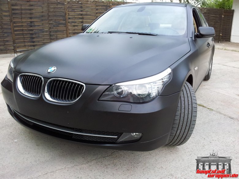 Чёрный bmw 5er