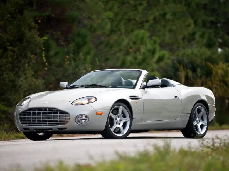 Автомобиль aston martin