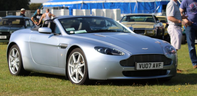 Астон мартин v8 vantage roadster