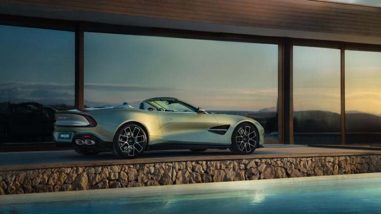 Aston martin v 12 vantage