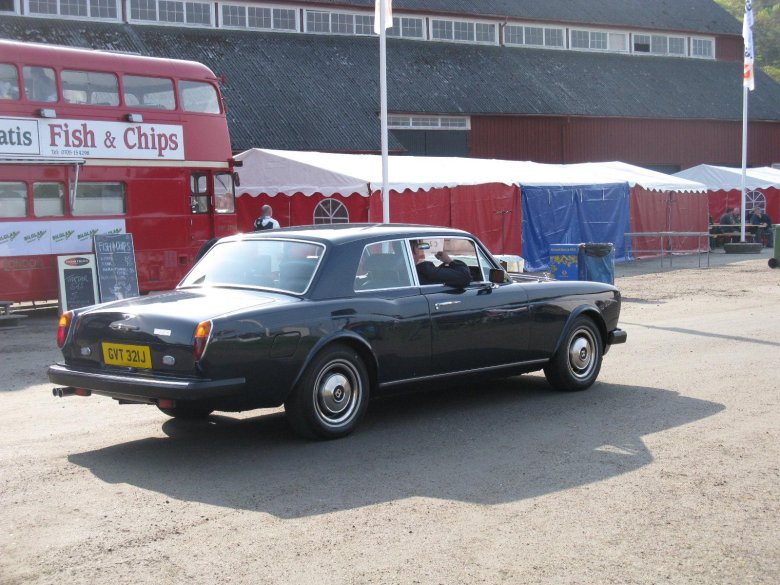 Rolls royce corniche coupe