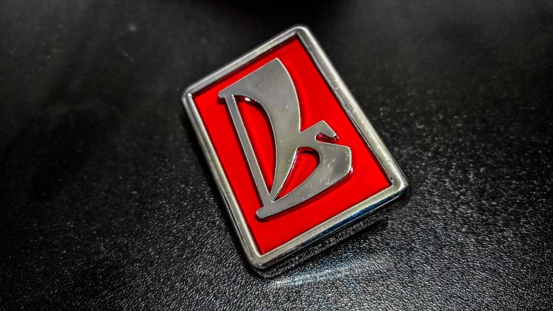 Красный значок ваз 2109