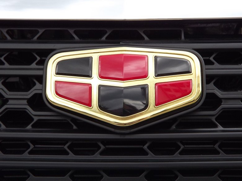 Шильдик emgrand 7