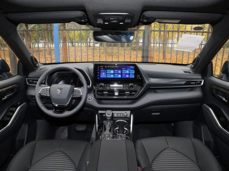 Тойота краун клюгер 2024