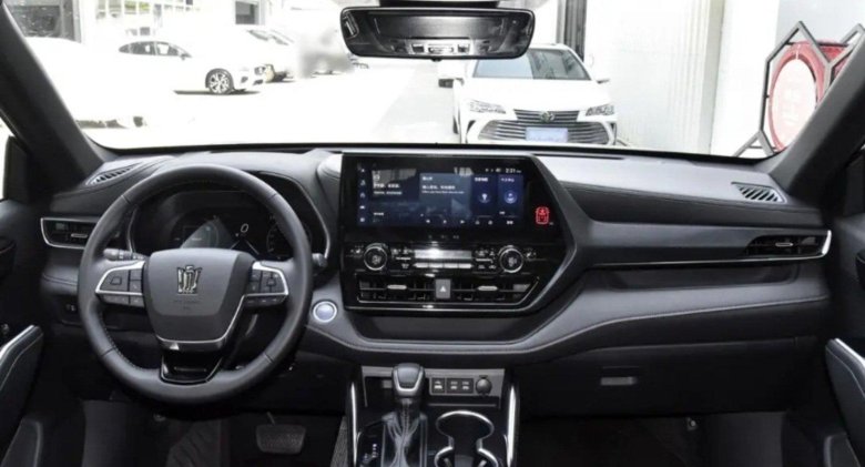 Тойота краун клюгер 2024