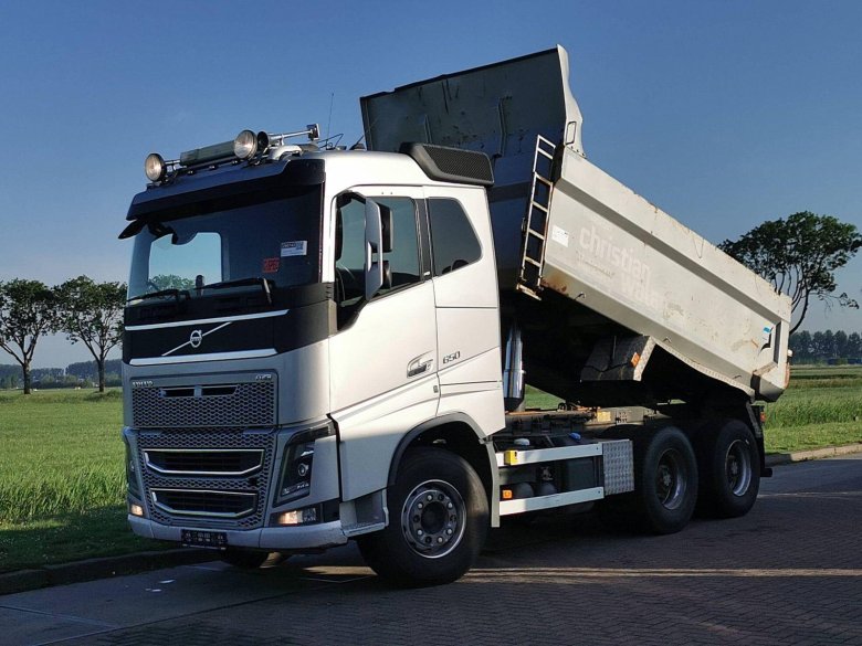 Самосвал volvo