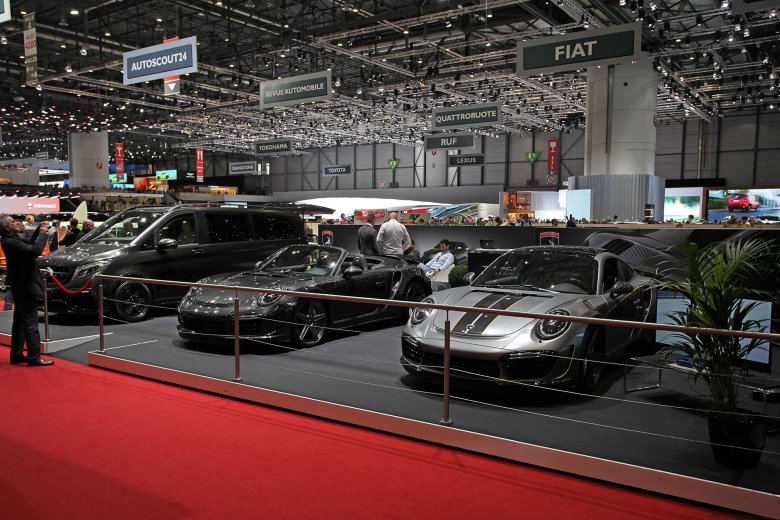 Выставка современных автомобилей