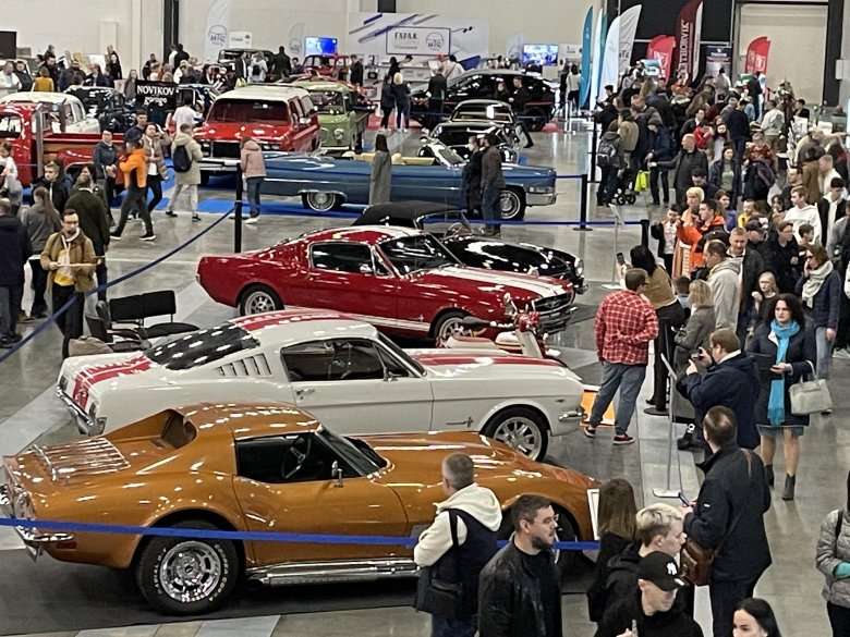 Выставка автомобилей