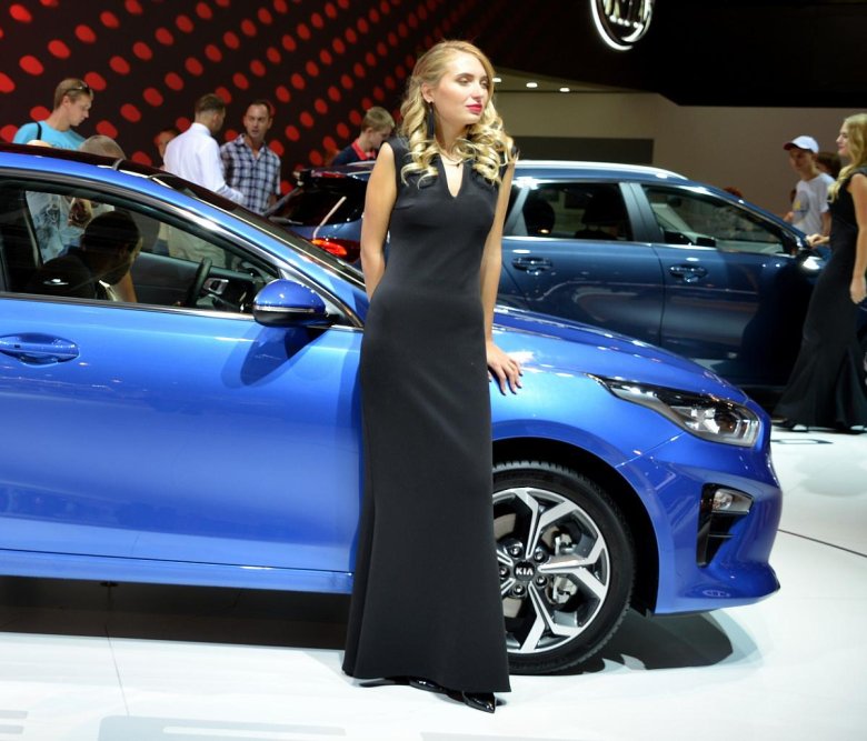 Девушки автосалона в москве