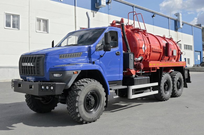 Урал некст топливозаправщик