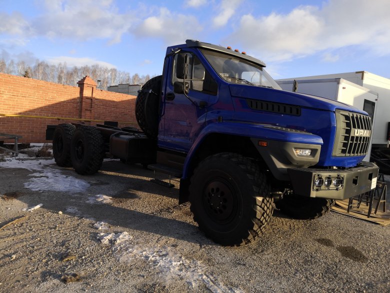 Седельный тягач урал