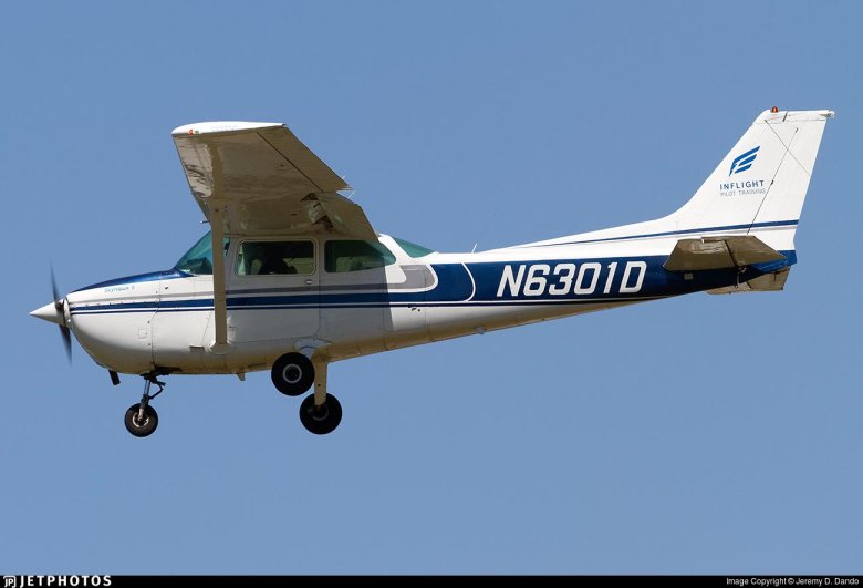 Самолет цессна