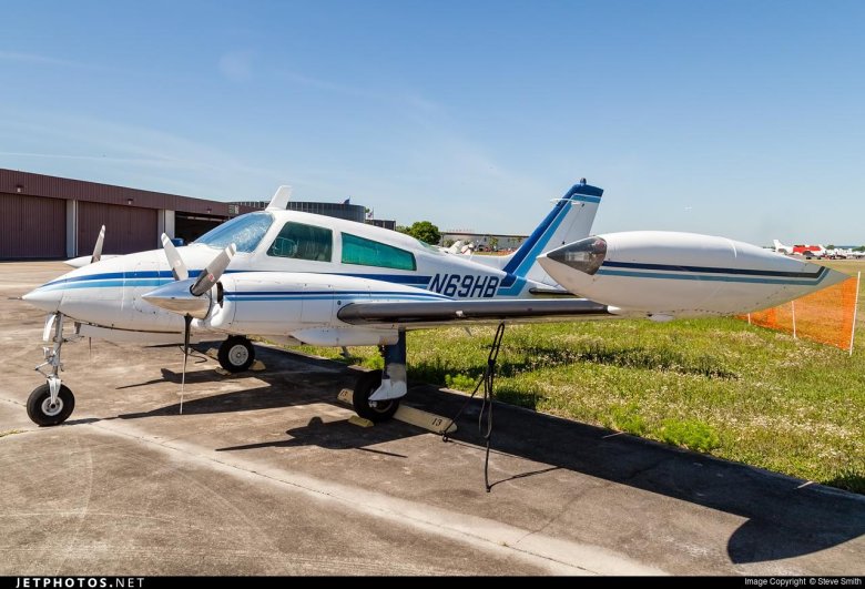 Самолёт бичкрафт барон