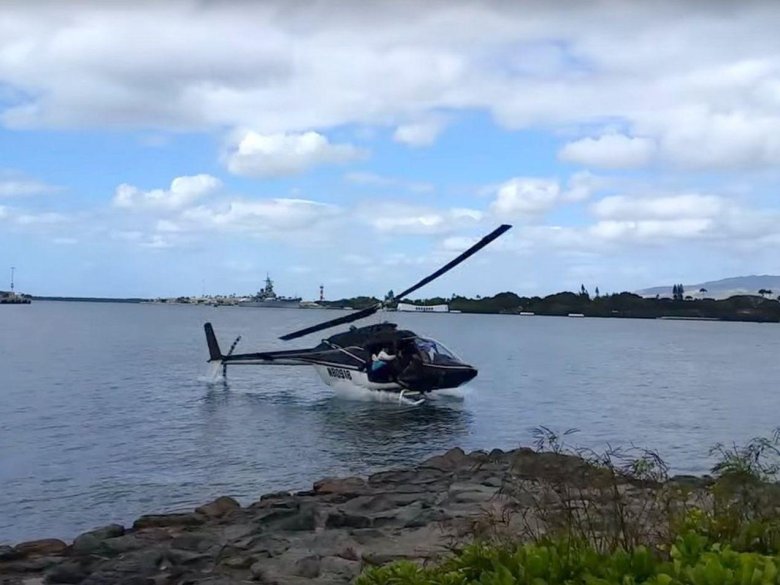 Затонувший вертолет