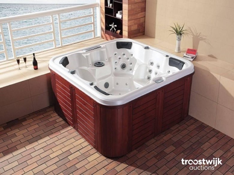 Джакузи квадратная